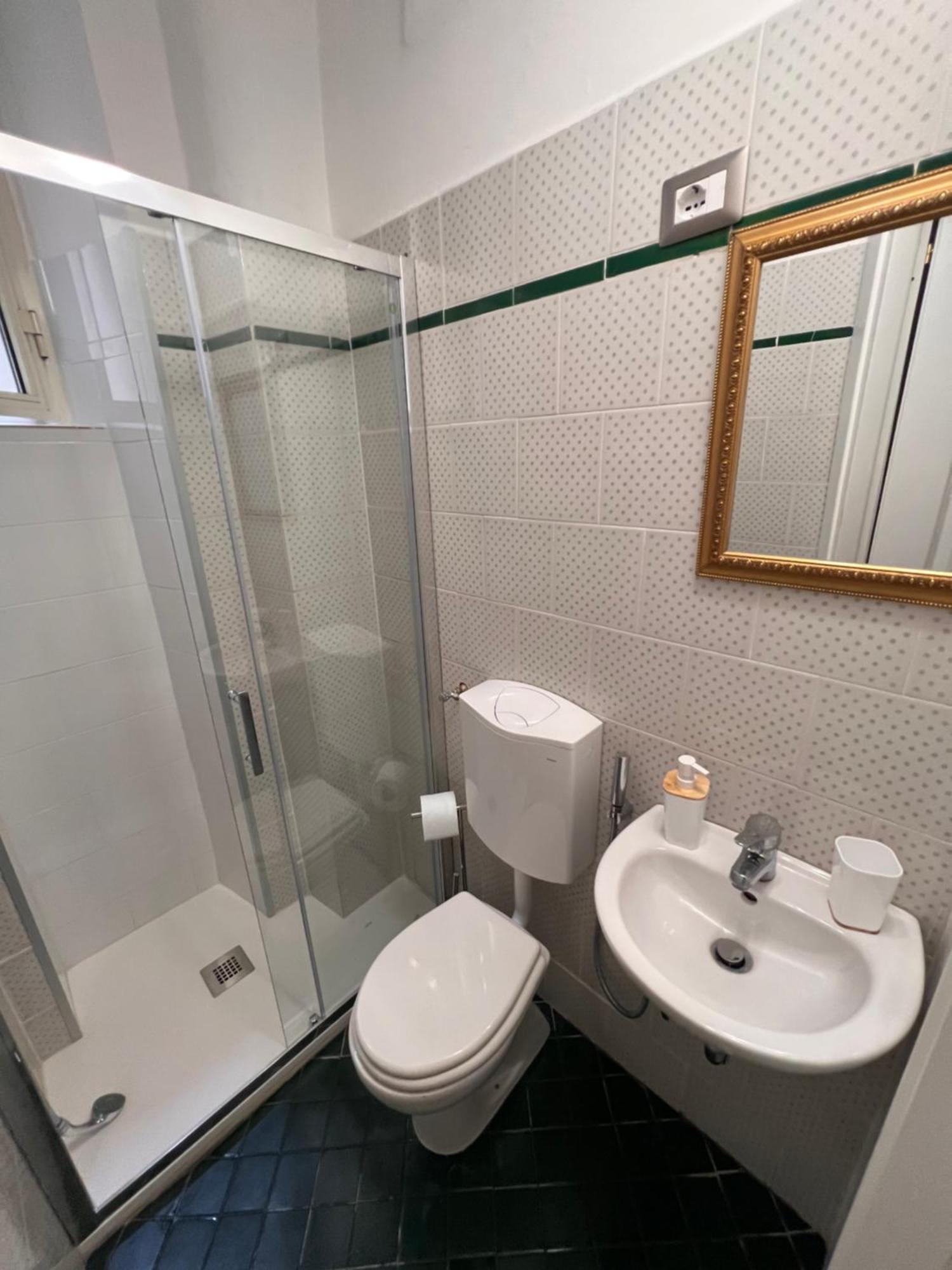 Guest House Biondi Cavour Рим Екстериор снимка