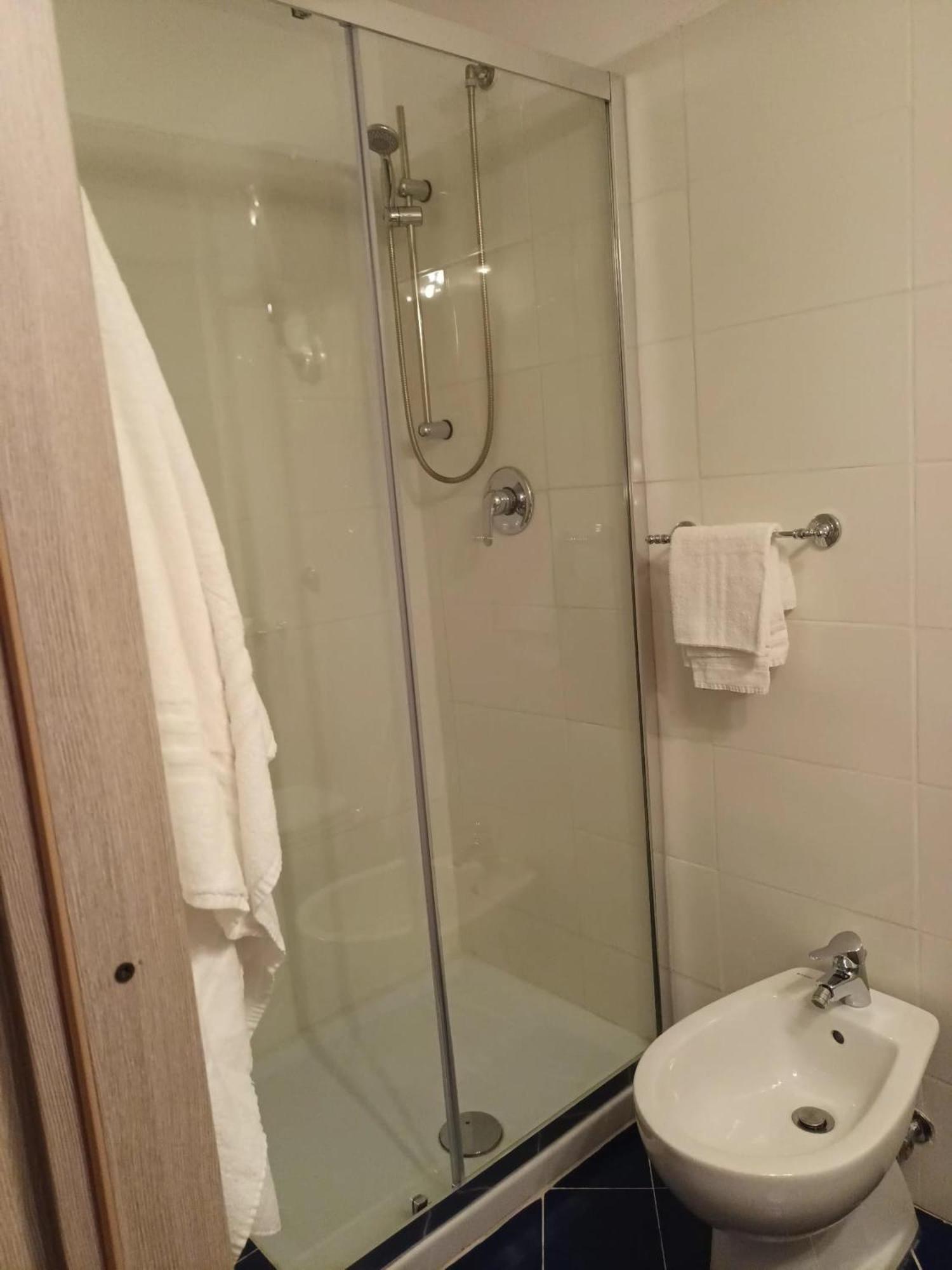 Guest House Biondi Cavour Рим Екстериор снимка