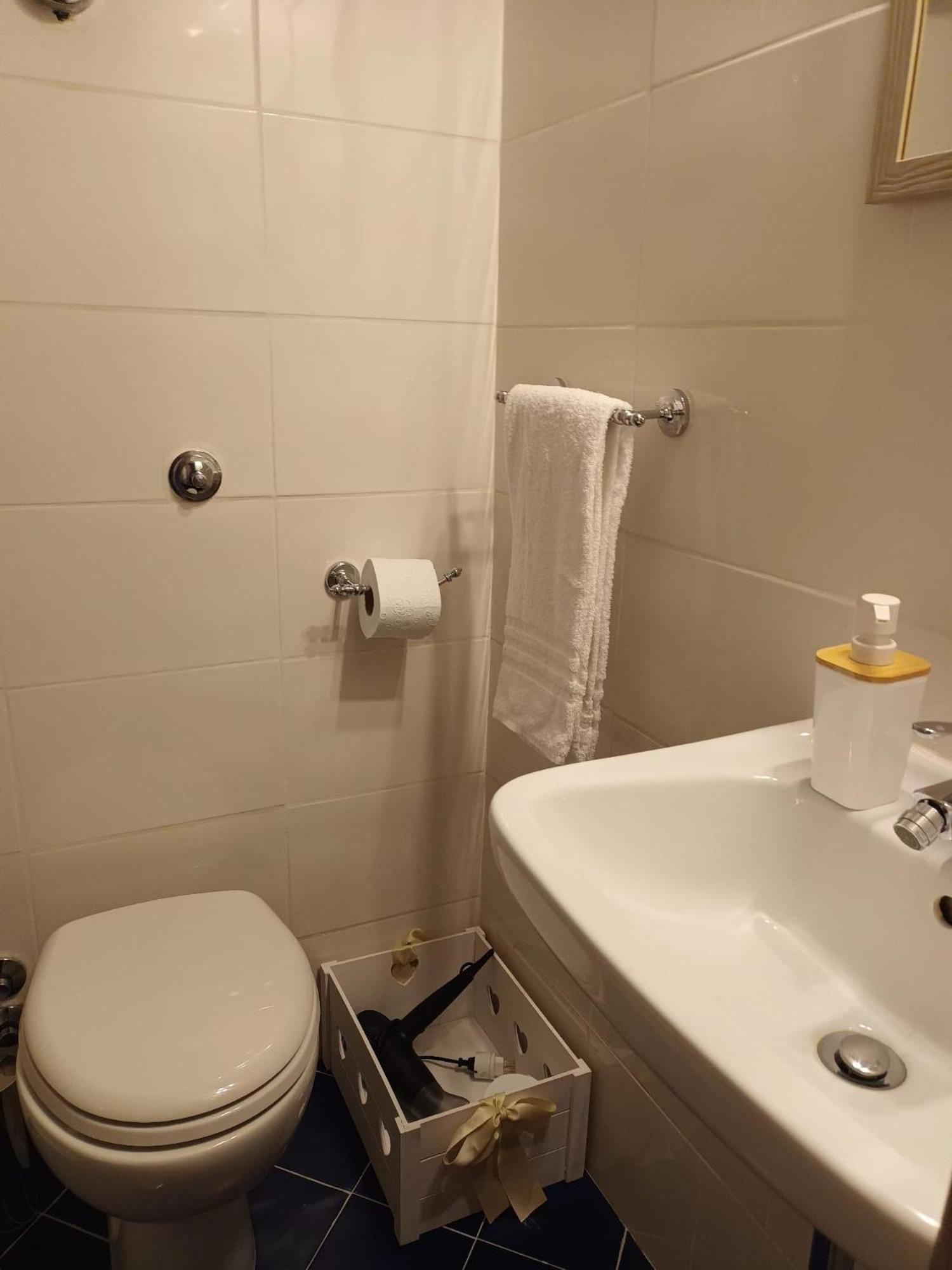 Guest House Biondi Cavour Рим Екстериор снимка